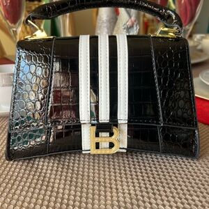Chic Black and White Croc-Embossed Mini Bag